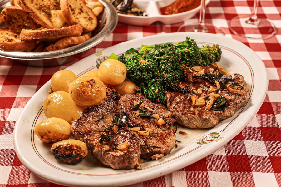 Lellis Trattoria