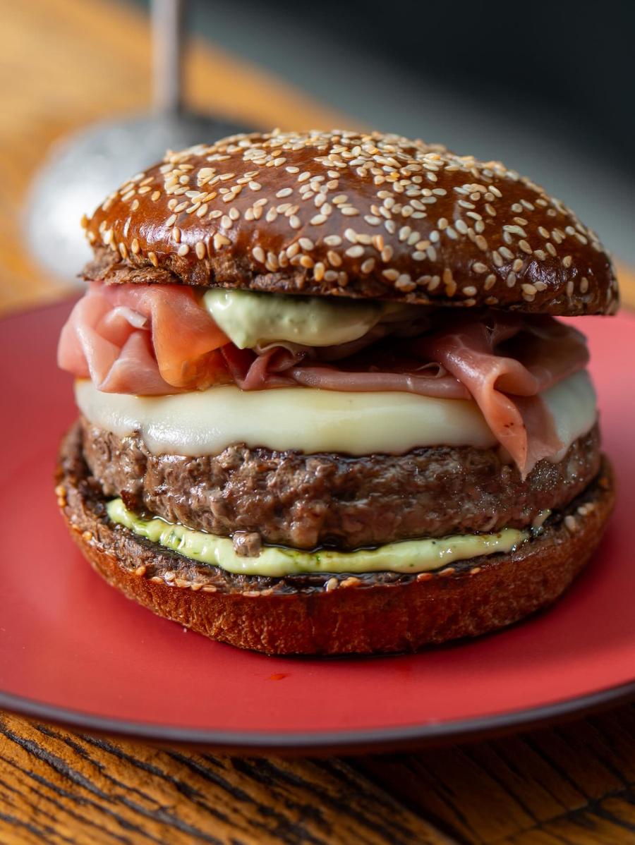 Saturno Bistrô & Burger